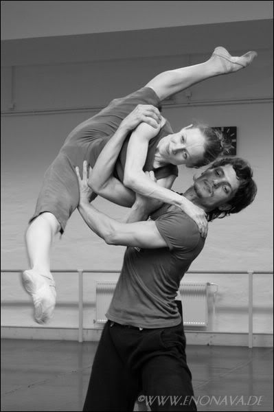 Image hotlink - 'http://i154.photobucket.com/albums/s250/bayadere93/pas%20de%20deux/second05.jpg' Image hotlink - 'http://i154.photobucket.com/albums/s250/bayadere93/pas%20de%20deux/second05.jpg'