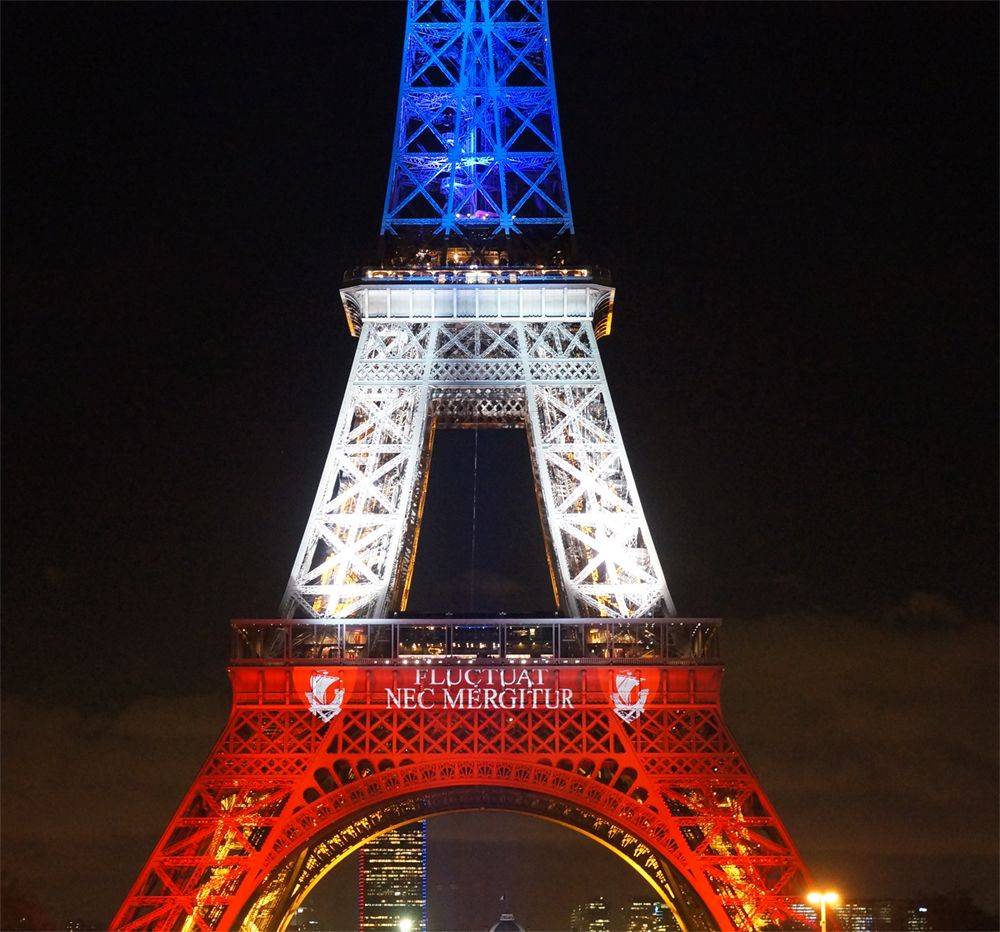  photo fluctuat-nec-mergitur-pray-for-paris-eiffel-tower.jpg