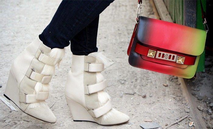  photo BOOTS_ISABEL_MARANT_PIERCE_WHITE_3jpg_effected.jpg