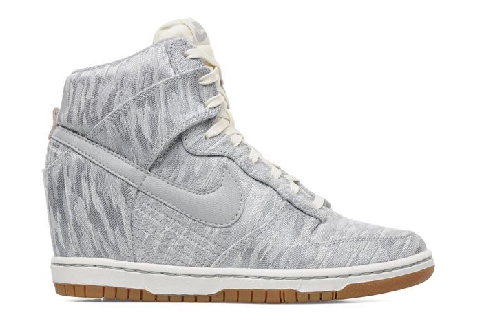  photo NIKE_DUNK_SKY_HIGH_SILVER_KILIM_HD.jpg