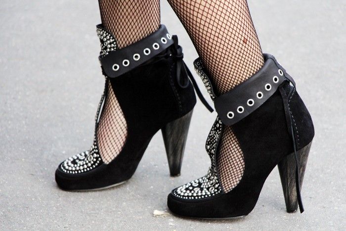  photo BOOTS_ISABEL_MARANT_MOSSA_STUDDED_SHOESjpg_effected.jpg