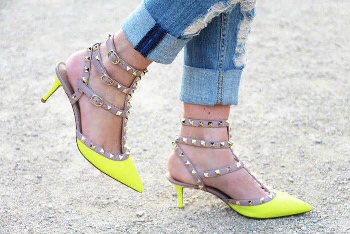  photo VALENTINO_ROCKSTUDS_NEON_YELLOW_FLUOjpg_effected.jpg