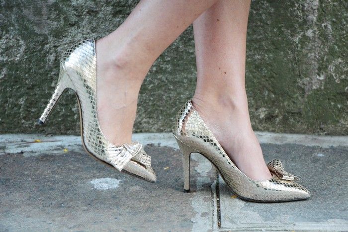  photo ESCARPINS_SHOES_POPPY_ISABEL_MARANT_GOLD_3jpg_effected.jpg