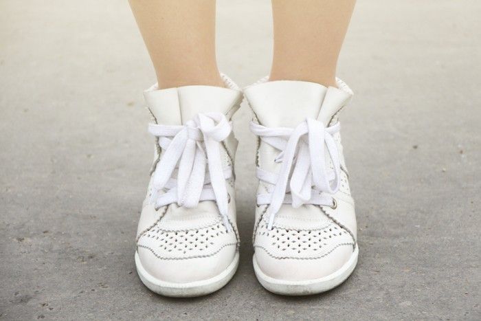  photo ISABEL_MARANT_BOBBY_WHITE_SNEAKERS_4jpg_effected.jpg