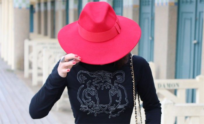  photo CATARZI_CHAPEAU_HAT_ASOS_RED_ROUGE_2jpg_effected.jpg