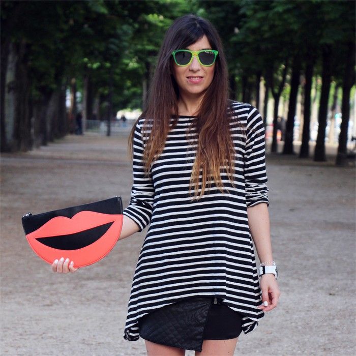  photo MARIELUVPINK_OUTFIT_LIPS_CLUTCH_MONKIjpg_effected.jpg