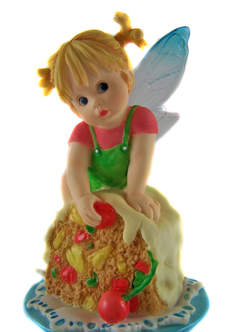 Enesco MY LITTLE KITCHEN FAIRY Miniature Figurine Fruit Cake 10cm
