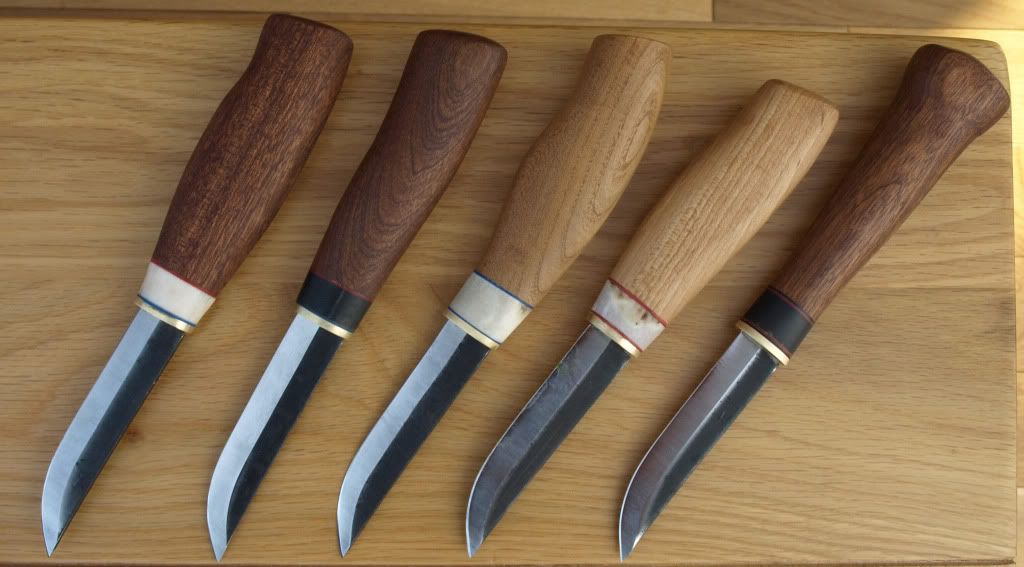 Explorerknives2.jpg