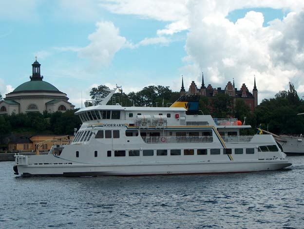 Waxholmsbolaget's M/S S&ouml;derarm i Stockholm. Foto &copy; Robert Larsen. photo Soderarm.jpg
