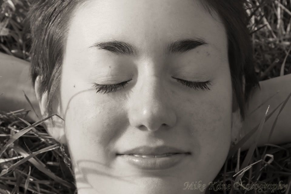 IMAGE: http://i154.photobucket.com/albums/s272/valentino_031/6_watermarked.jpg