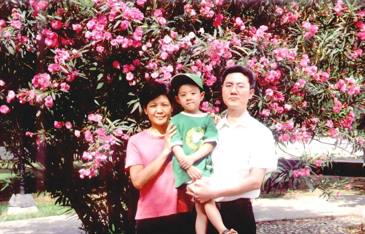 Luo Wen Yong Wife and Son